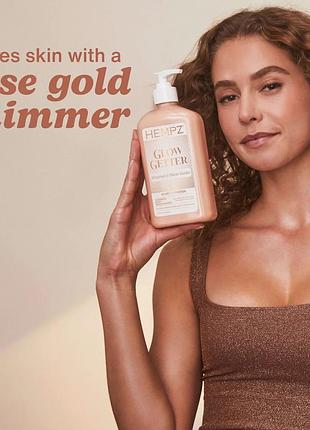 Зволожуюче молочко для тіла з шиммером бергамот та тепла ваніль glow getter shimmer herbal body moisturizer bergamot warm vanilla hempz 500 мл