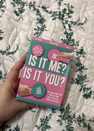 Настільна гра англійською мовою унісекс is it me? is it you? рожево-зелена, 14+, 100 питань для пари та друзів