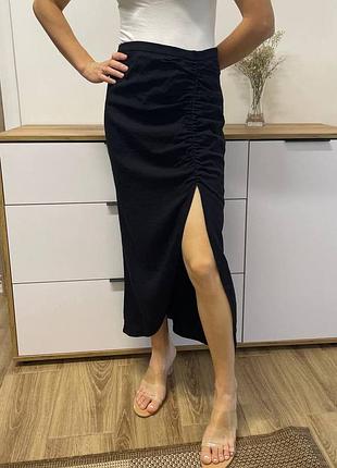 Юбка черная с разрезом на ноге h&amp;m