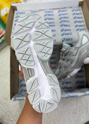 Gel-nyc grey white 8