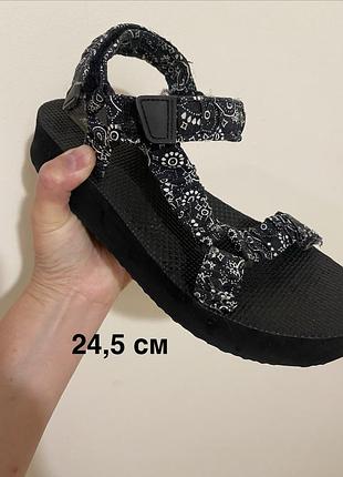 Спортивні босоніжки