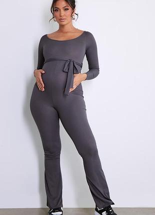 Комфортный и стильный серый комбинезон для беременных в рубчик prettylittlething