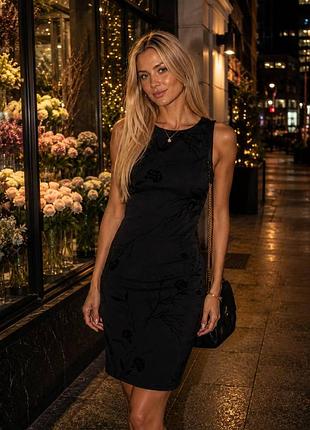 Изящное черное платье с флористическим узором 🖤🌿