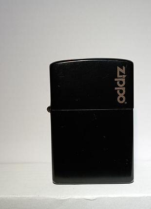 Оригинальная зажигалка zippo matte black с логотипом (рилиз: червь 2008 года, сша)