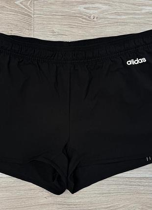 Спортивные шорты женские