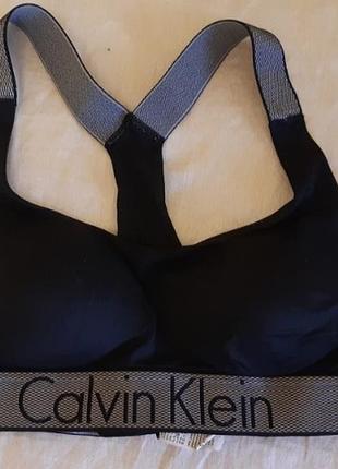 Спортивний топ calvin klein.