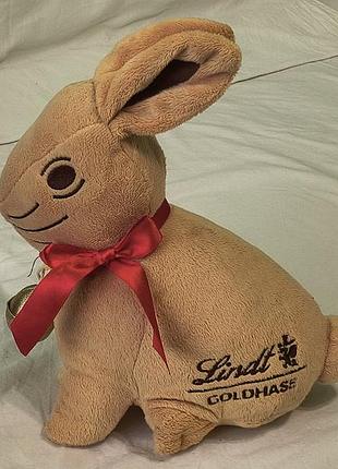 Плюшевый кролик lindt goldhase - винтажная, коллекционная игрушка -контейнер - 22 х30 см
