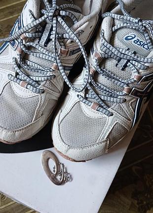 Кроссовки asics почти новые