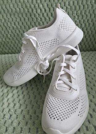 Продам белые кроссовки skechers б/в, размер 39 (стелька 26 см.)
