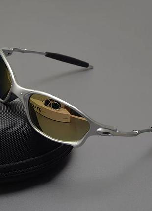 Солнцезащитные очки oakley
