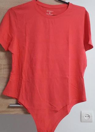 Primаrk
42/xl/50
женская хлопковая футболка боди в ярко розовом цвете
100% бавовна 
идеальное состояние (новое)
цвет как на 2 фото