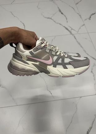 Жіночі кросівки nike v2k runtekk beige pink
