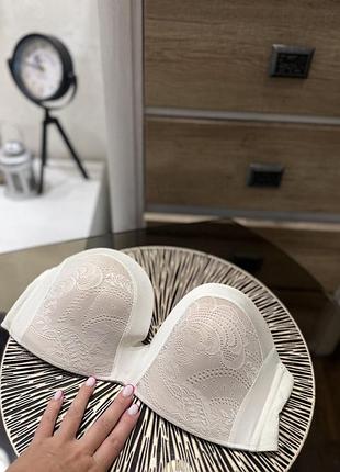 Бюст від бренду wonderbra