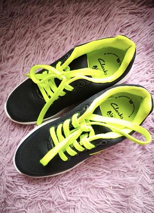 Дитячі кросівки clarks 32.5
