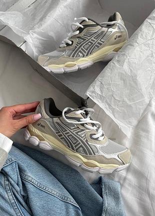 Стильные женские кроссовки asics gel nyc beige grey