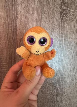 Ця маленька іграшка — м’яка плюшева мавпочка bongo з колекції mcdonald’s teenie beanie boos 2017 року