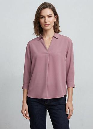 Розовая блуза от uniqlo v-образным вырезом и свободным кроем район