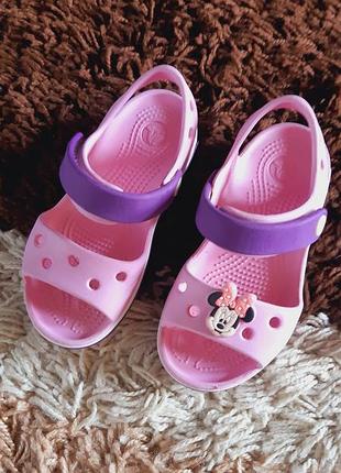 Оригінальні дитячі босоніжки crocs.