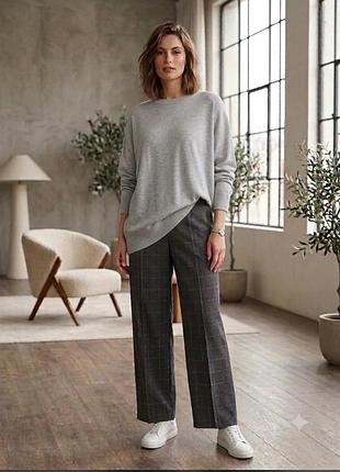 Сірі брюки uniqlo в клітинку / прямі сірі штани в клітинку / розмір l