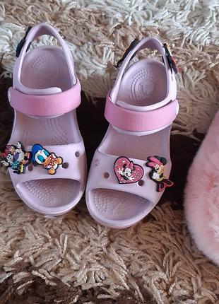 Оригінальні дитячі босоніжки crocs.