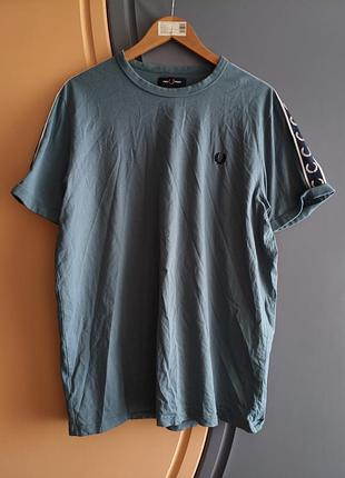 Футболка fred perry на лампасах