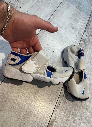 Вантажні жіночі кросівки nike rifs 36