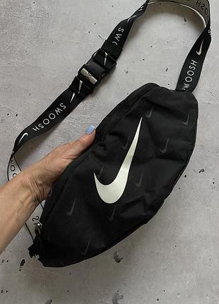 Nike поясна сумка nike regular унісекс чорна