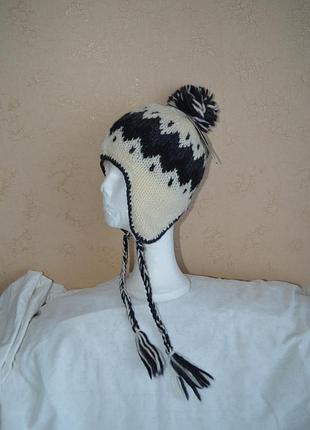 Вязаная шапка с ушками vík от исландского бренда icewear.