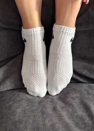 Носки "nike" короткие дышащие с фиксацией в размере 36-40 белые (набор 3 пары)