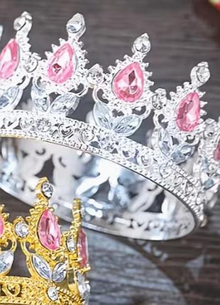 Золота корона на торт з червоними камінчиками. діамет 8 см висота 4,5