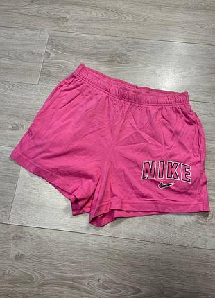 Жіночі спортивні шорти nike