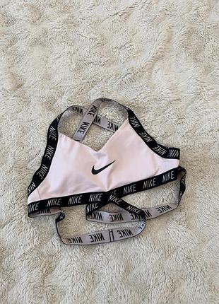 Спортивний топ від nike