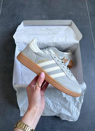 Стильні жіночі кросівки adidas spezial grey white