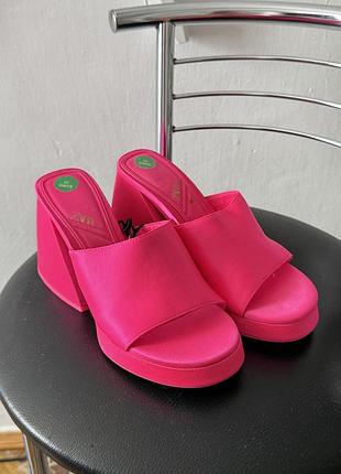 Рожеві сабо (босоніжки )zara