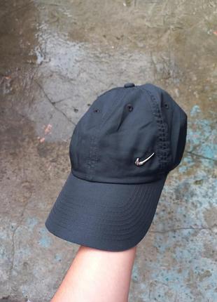Кепка-бейсболка nike heritage 86 metal swoosh cap (ci2653-451)