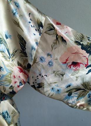 Ніжний сатіновий халатік, квітковий принт.5 фото