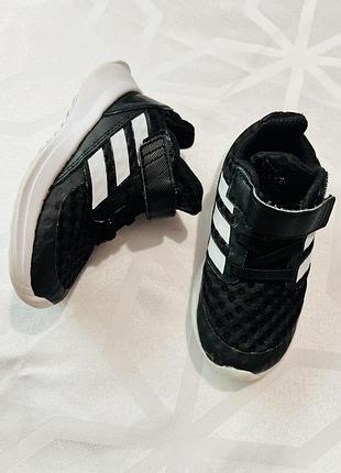 Чорні кросівки adidas