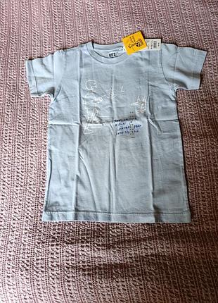 Детская футболка uniqlo.
