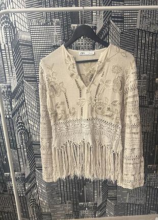 Вʼязана стильна бежева кофта з бахромою zara жіноча кофта з елементами вишивки і прошви з вʼязаними рукавами зара