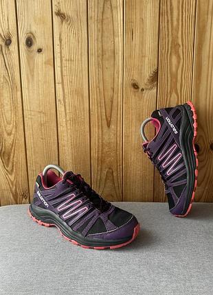 Спортивні жіночі трекінгові кросівки кеди взуття salomon gore tex