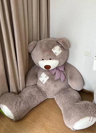 Великий плюшевий ведмедик