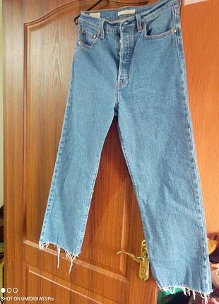 Джинсы женские levi's 29 размер.стандартильный без дефектов