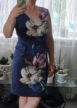 Красивое платье футляр