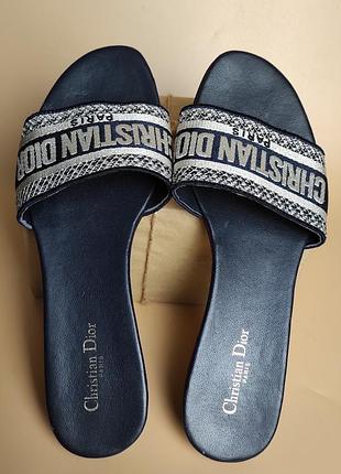 Шлепанцы шлепки christian dior.
размер 41 длина стельки 26 см.