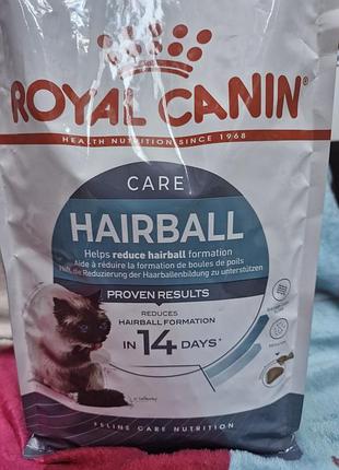 Корм royal canin hairball care, предназначенный для уменьшения образования комочков шерсти в желудке взрослых кошек.