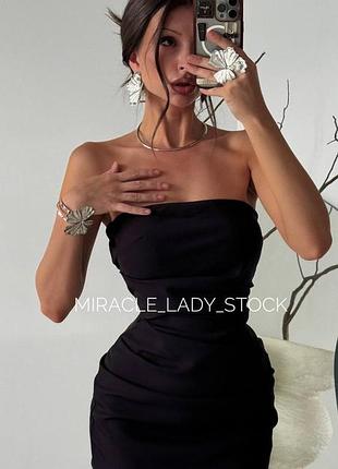 Prettylittlething чорна сукня з брючної тканини на підкладі з драпіровками по боках
