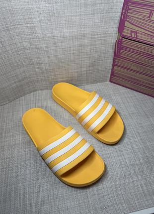 Оригінальні шльопанці adidas