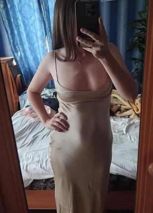 Шикарна сатинова сукня zara з екстравагантним декольте та відкритою спиною кольору шампань