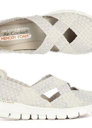 Босоніжки/сандалі skechers і технологією підошви flex sole з плетеним еластичним верхом.