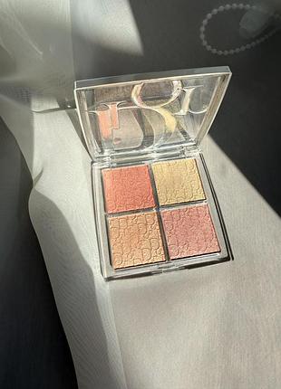 Dior backstage glow face palette — 003 pearly peach glow.